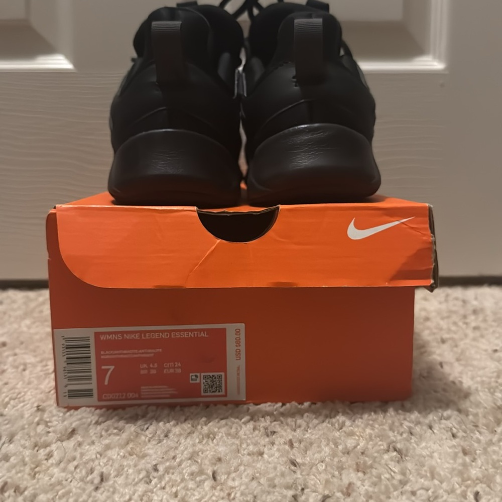 Nike Legend Essential. - Picture 3 of 3